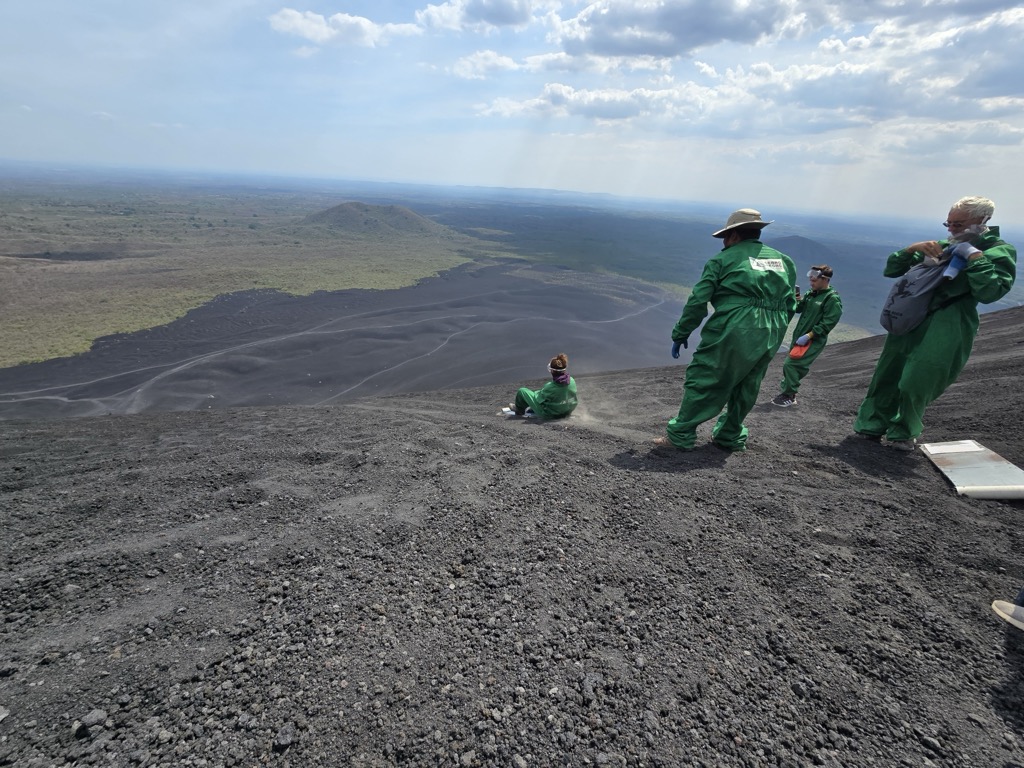 Bea Bajandose en Volcano Boarding